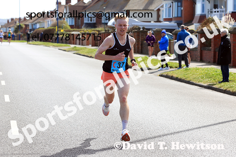 Senior mens Northern 12 Stage Road Relay, 2025 Northern 12 and 6 Stage Road Relays and Junior 5k, Redcar. Photo: David T. Hewitson/Sports for All Pics